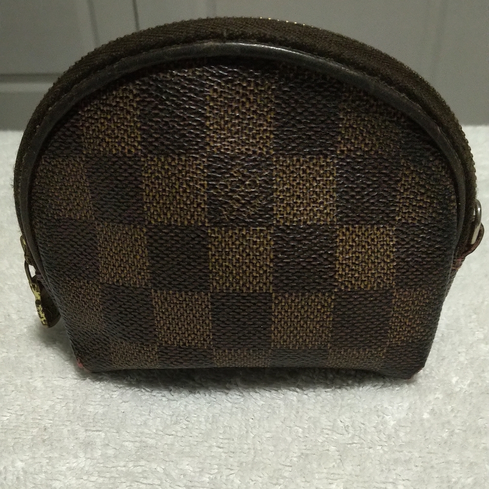 Authentic Louis Vuitton Vintage Damier Small Pouch/ Pochette